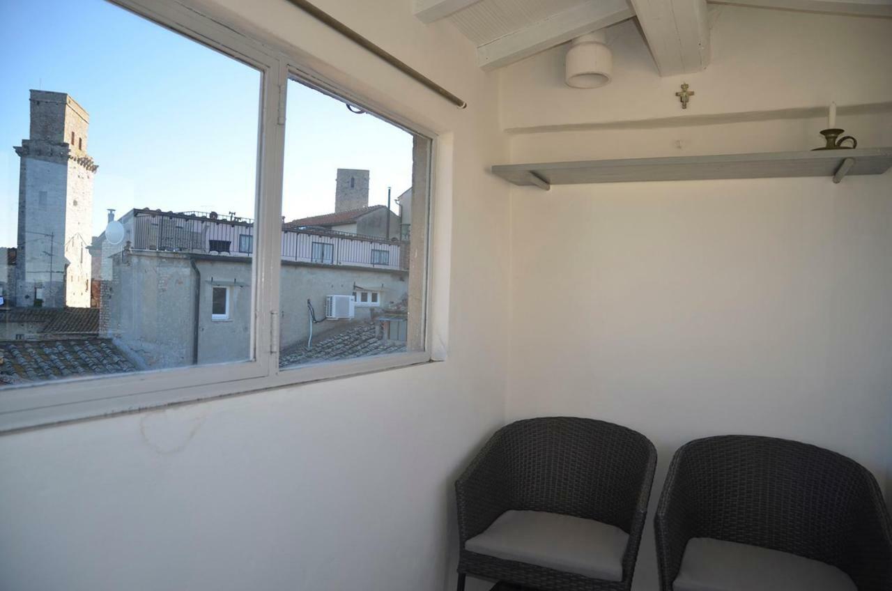 S.M. Vicolo Dell'Oro Apartment Сан Джиминяно Екстериор снимка
